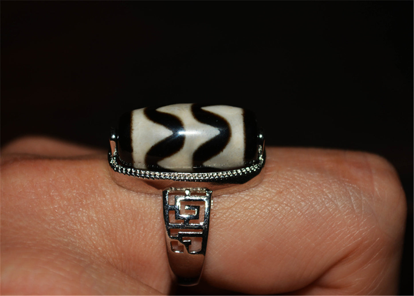 Genuine Tibetan Ancient Tiger Tooth Dzi Bead Ring Amulet Himalaya Zigzag Old Antique Real Agate Nepal Water Wave Pure Gzi Talisman