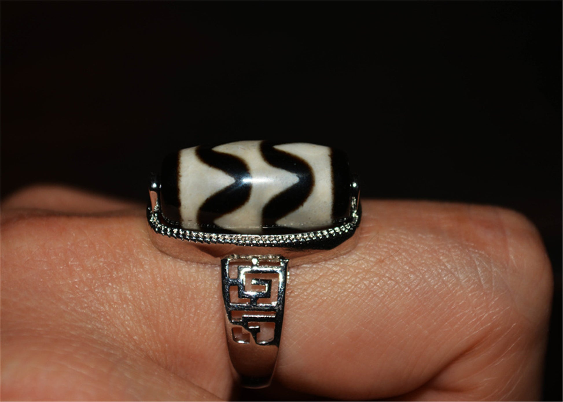 Genuine Tibetan Ancient Tiger Tooth Dzi Bead Ring Amulet Himalaya Zigzag Old Antique Real Agate Nepal Water Wave Pure Gzi Talisman