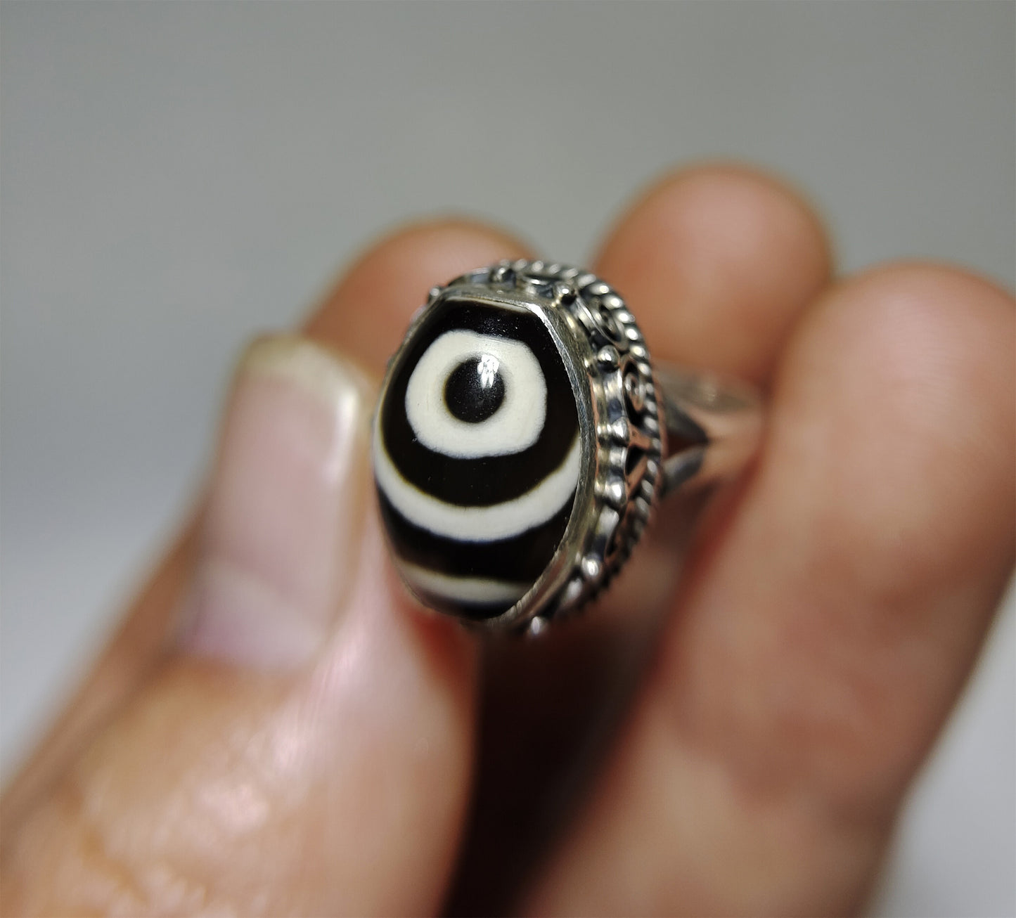 Genuine Tibetan Ancient Two Eyes Dzi Bead Ring Amulet Old Antique Real Himalaya Agate Nepal 2 Eyed Pure Gzi Talisman Bracelet