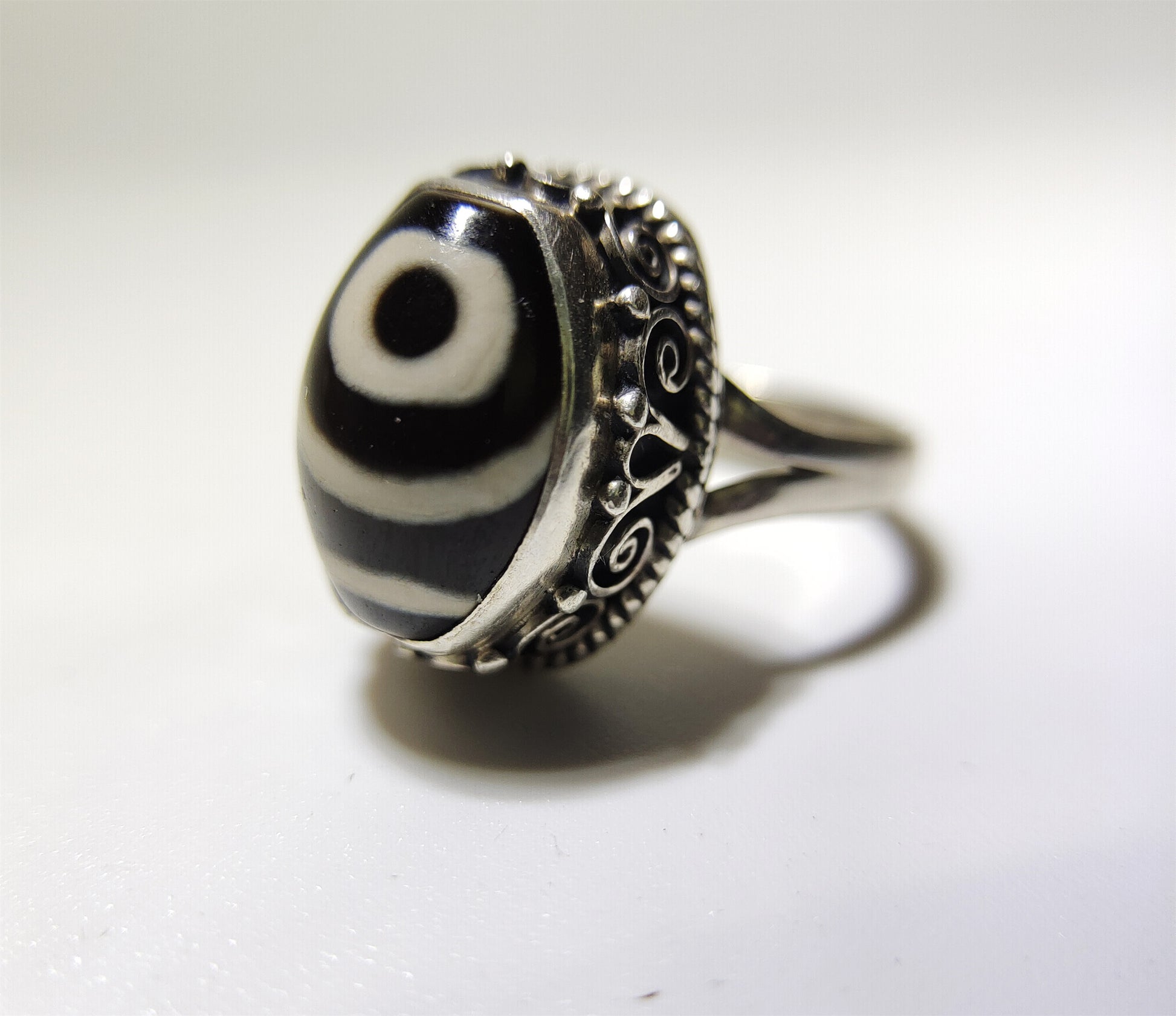 Genuine Tibetan Ancient Two Eyes Dzi Bead Ring Amulet Old Antique Real Himalaya Agate Nepal 2 Eyed Pure Gzi Talisman Bracelet
