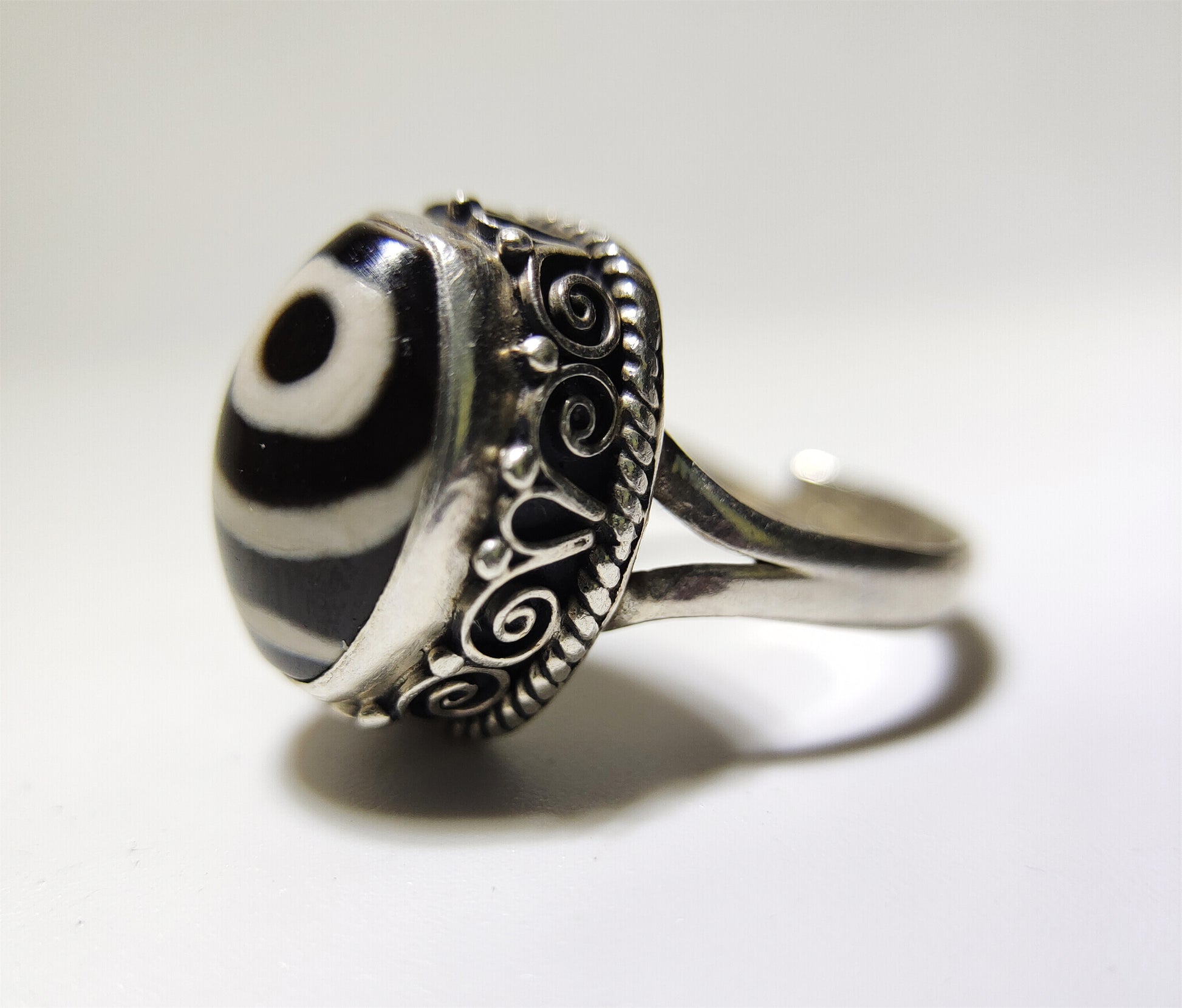 Genuine Tibetan Ancient Two Eyes Dzi Bead Ring Amulet Old Antique Real Himalaya Agate Nepal 2 Eyed Pure Gzi Talisman Bracelet