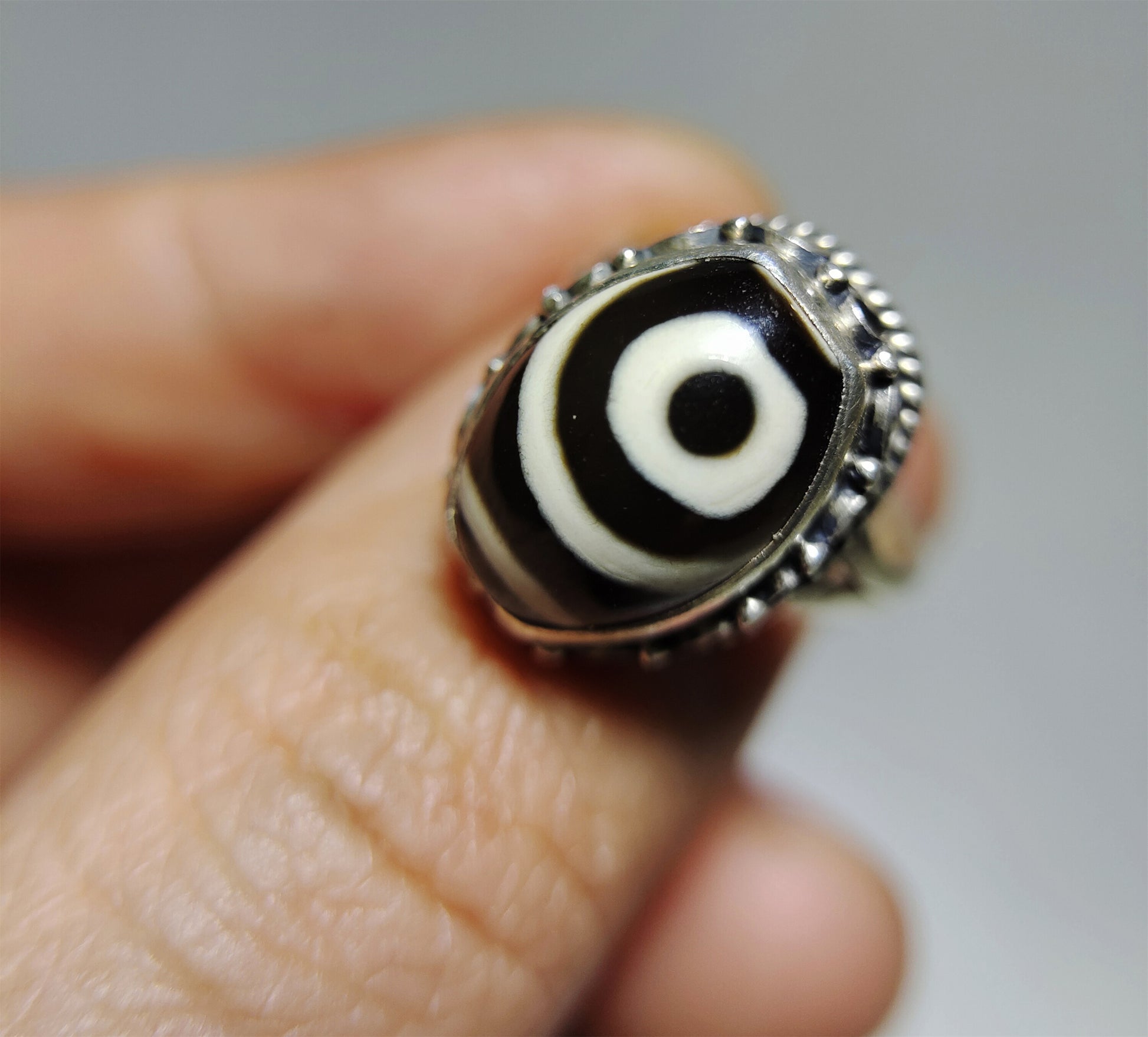 Genuine Tibetan Ancient Two Eyes Dzi Bead Ring Amulet Old Antique Real Himalaya Agate Nepal 2 Eyed Pure Gzi Talisman Bracelet