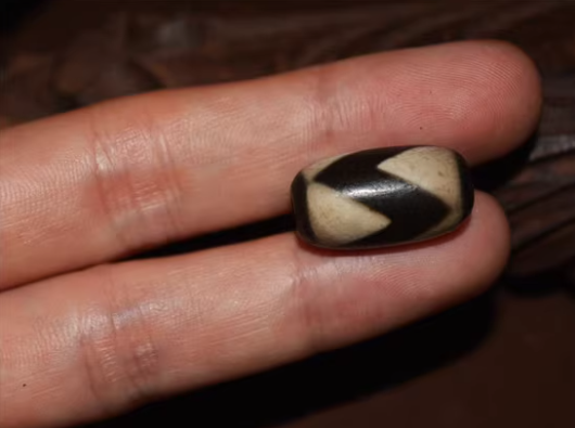 Genuine Tibetan Old Ancient Tiger Tooth Dzi Bead Amulet Himalayan Water Wave Pendant Agate Zigzag Antique Nepal Real Pure Gzi Talisman Bracelet