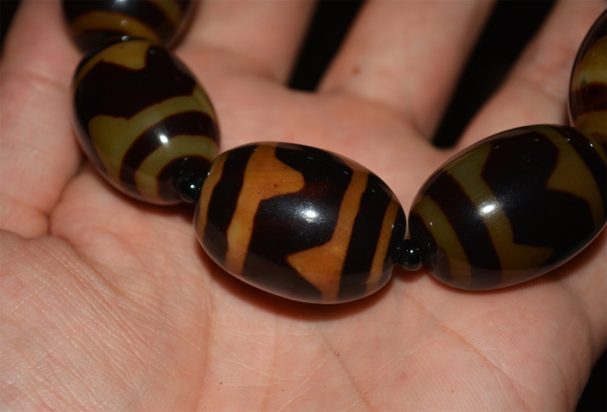 Genuine Tibetan Old Tiger Tooth Dzi Bead Bracelet Amulet Mala Prayer Himalayas Zigzag Water Wave Pure Gzi Talisman