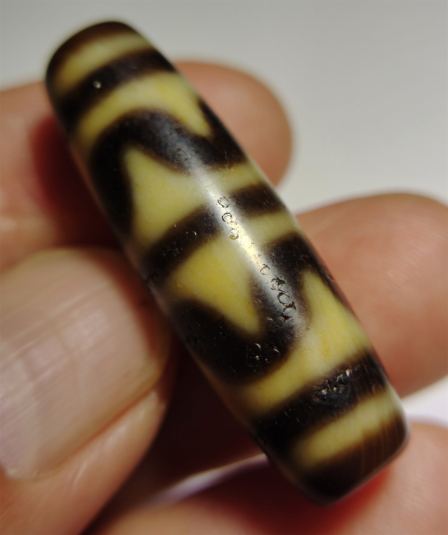 Real Ancient Tibet Tiger Tooth Dzi Bead Amulet Agate Double Water Wave Himalayan Genuine Zigzag Gzi Pendant Talisman