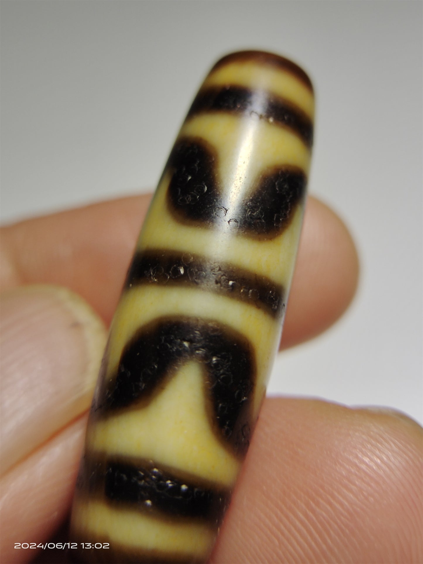 Real Ancient Tibet Tiger Tooth Dzi Bead Amulet Agate Double Water Wave Himalayan Genuine Zigzag Gzi Pendant Talisman