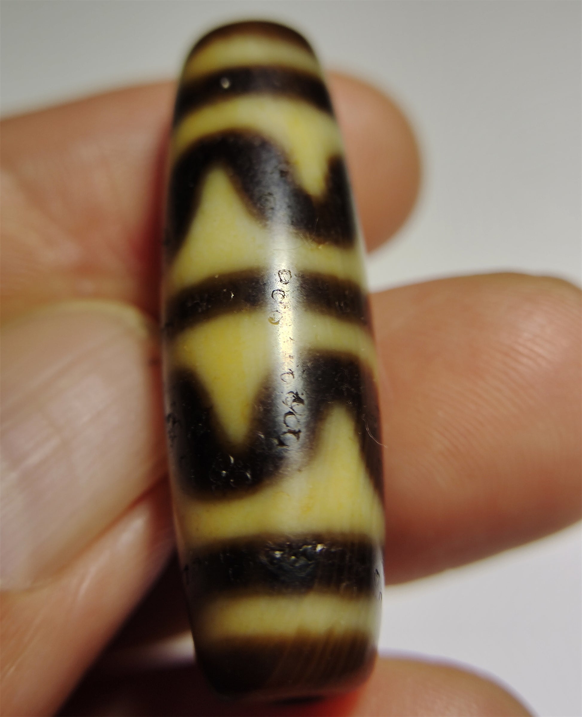 Real Ancient Tibet Tiger Tooth Dzi Bead Amulet Agate Double Water Wave Himalayan Genuine Zigzag Gzi Pendant Talisman