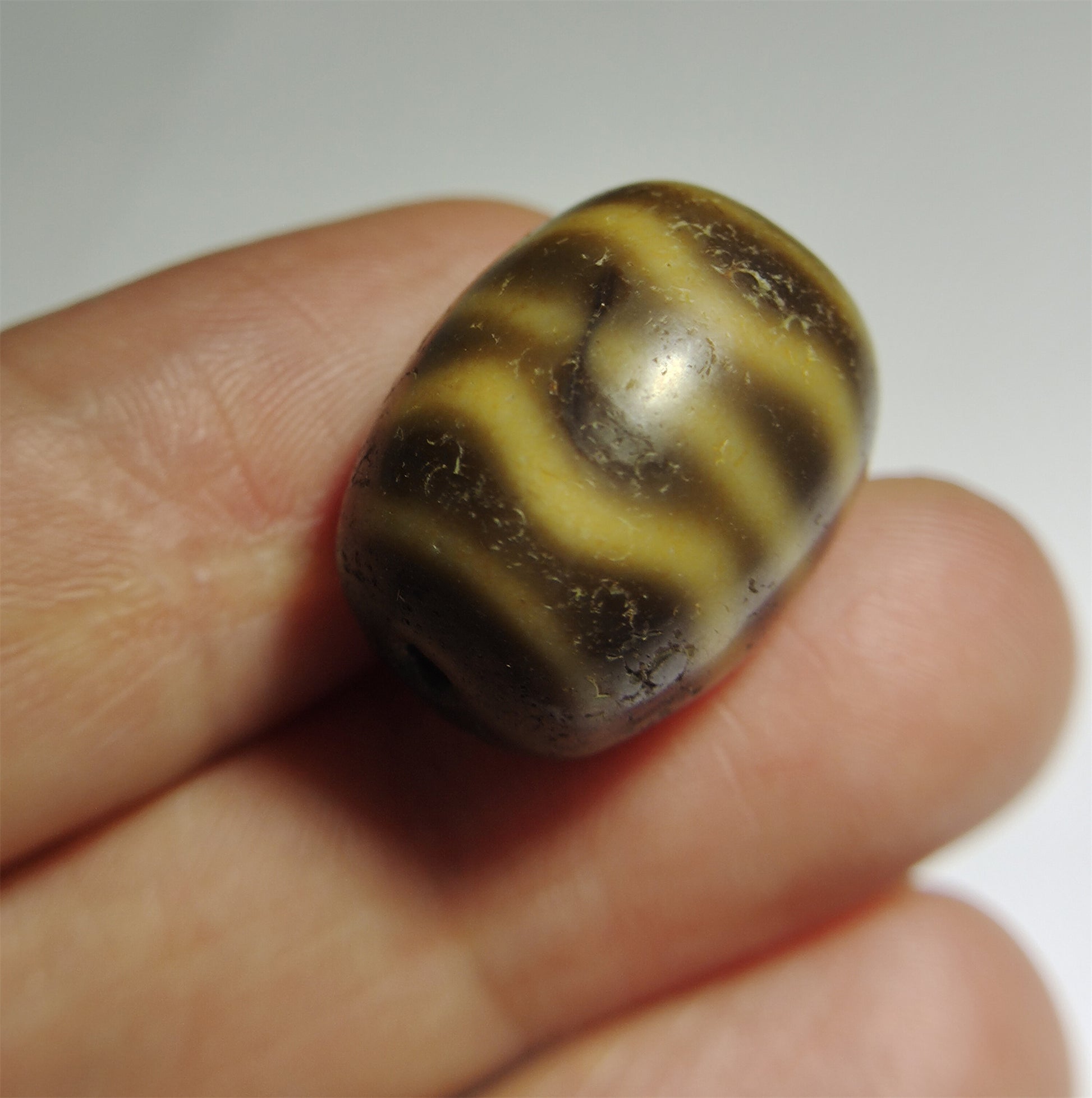 Real Ancient Tibetan Tiger Tooth Dzi Bead Amulet Double Water Wave Himalayas Genuine Zigzag Agate Gzi Pendant Talisman