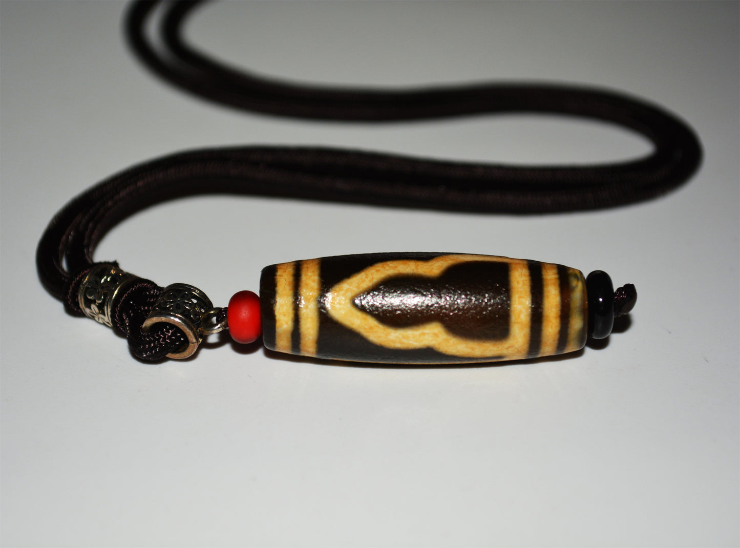 Real Tibetan Ancient One Eyed Mountain Dzi Bead Amulet Himalaya Pure 1 Eye Gzi Pendant Genuine Old Antique Agate Talisman Bracelet