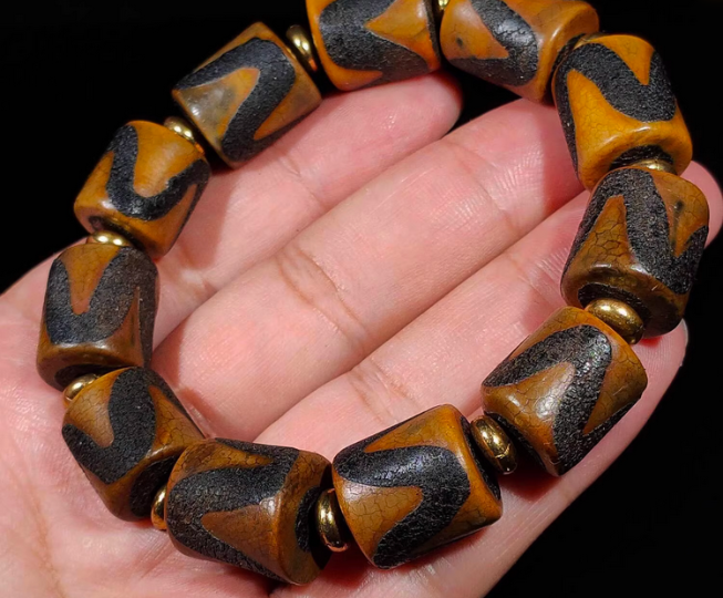 Real Tibetan Ancient Water Wave Dzi Bead Bracelet Amulet Himalayan Mala Pure Tiger Tooth Gzi Old Antique Agate ZigZag Talisman