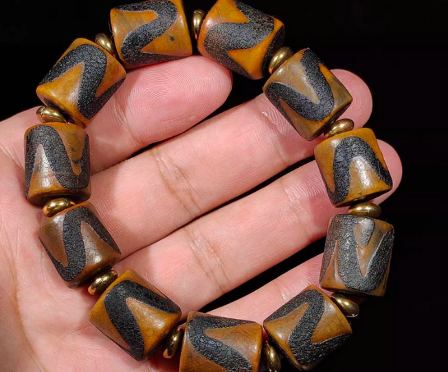 Real Tibetan Ancient Water Wave Dzi Bead Bracelet Amulet Himalayan Mala Pure Tiger Tooth Gzi Old Antique Agate ZigZag Talisman