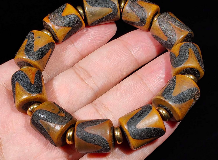 Real Tibetan Ancient Water Wave Dzi Bead Bracelet Amulet Himalayan Mala Pure Tiger Tooth Gzi Old Antique Agate ZigZag Talisman