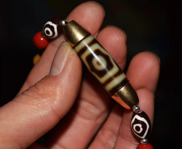 Real Tibetan Old Ancient Three Eyes Dzi Bead Pendant Amulet Himalayan Gold Antique Genuine Agate 3 Eyed Pure Authentic Gzi Talisman