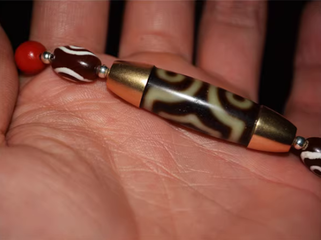 Real Tibetan Old Ancient Three Eyes Dzi Bead Pendant Amulet Himalayan Gold Antique Genuine Agate 3 Eyed Pure Authentic Gzi Talisman