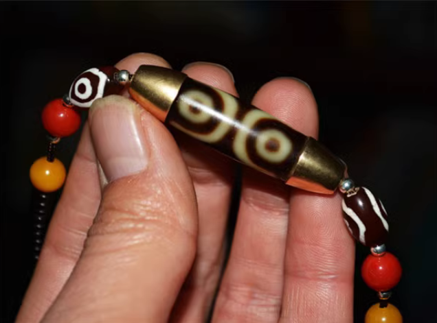 Real Tibetan Old Ancient Three Eyes Dzi Bead Pendant Amulet Himalayan Gold Antique Genuine Agate 3 Eyed Pure Authentic Gzi Talisman