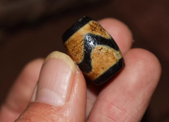 Real Tibetan Old Ancient Tiger Tooth Dzi Bead Amulet Pendant Water Wave Himalayan Agate Zigzag Antique Nepal Genuine Pure Gzi Talisman Bracelet