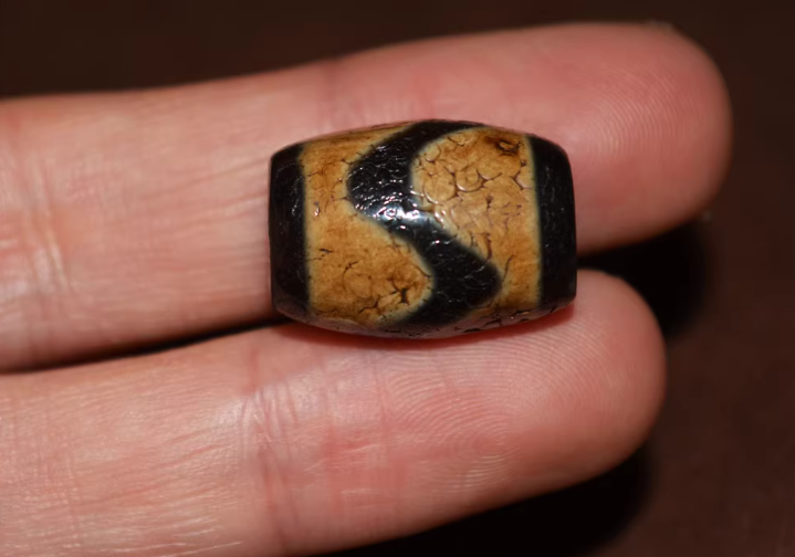 Real Tibetan Old Ancient Tiger Tooth Dzi Bead Amulet Pendant Water Wave Himalayan Agate Zigzag Antique Nepal Genuine Pure Gzi Talisman Bracelet