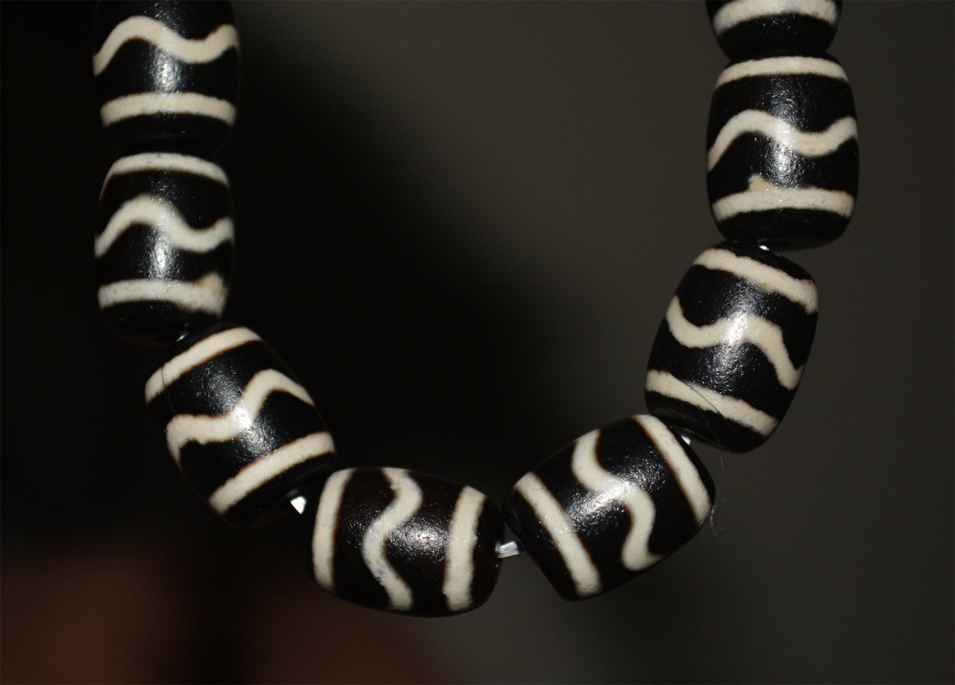 Real Tibetan Old Ancient Tiger Tooth Dzi Bead Bracelet Mala Amulet Water Wave Himalayas Pure Zigzag Gzi Talisman