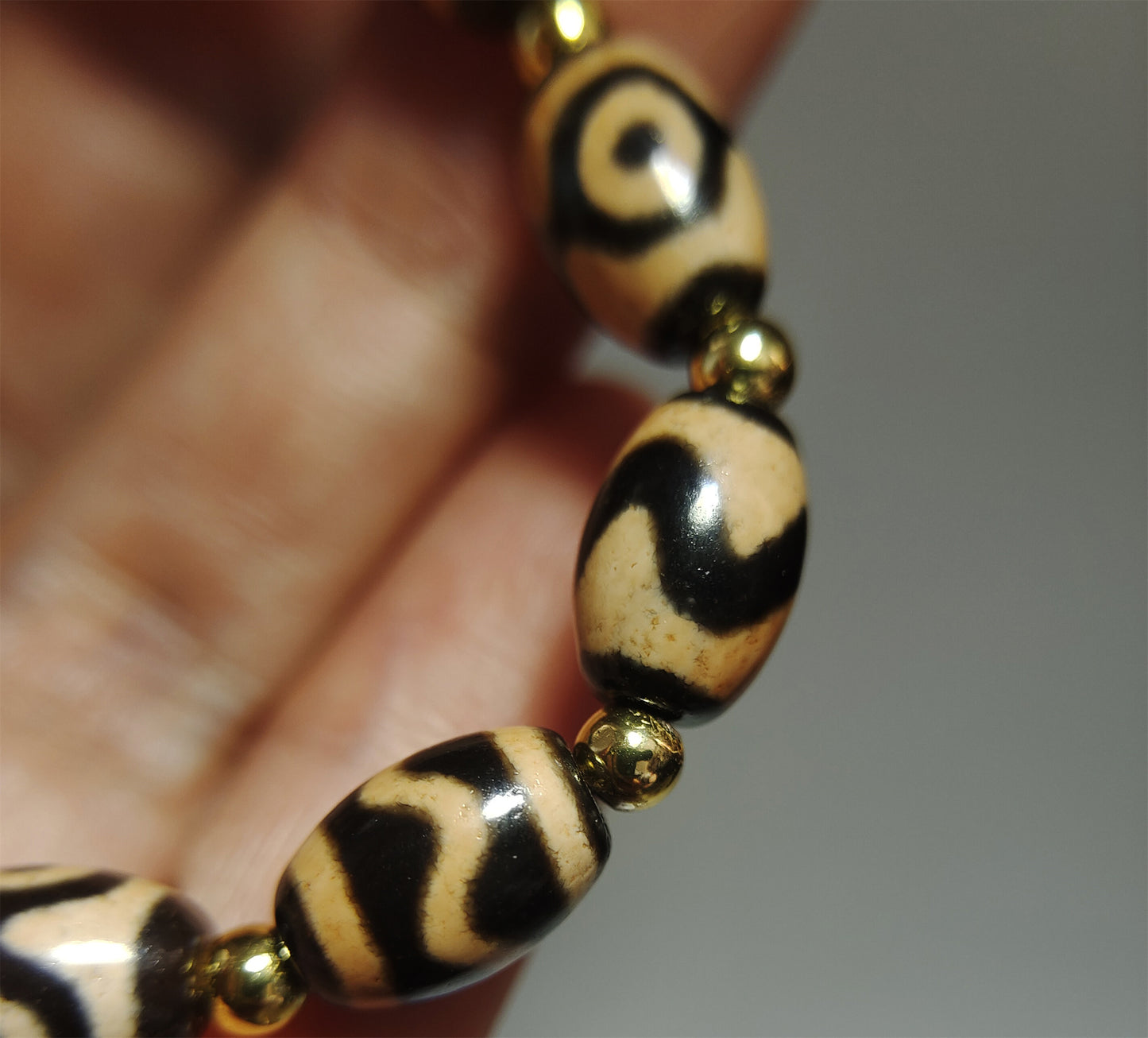 Real tibetan pure three eyes dzi bead bracelet amulet genuine old ancient himalaya agate tiger tooth water wave zigzag mala gzi pendant talisman