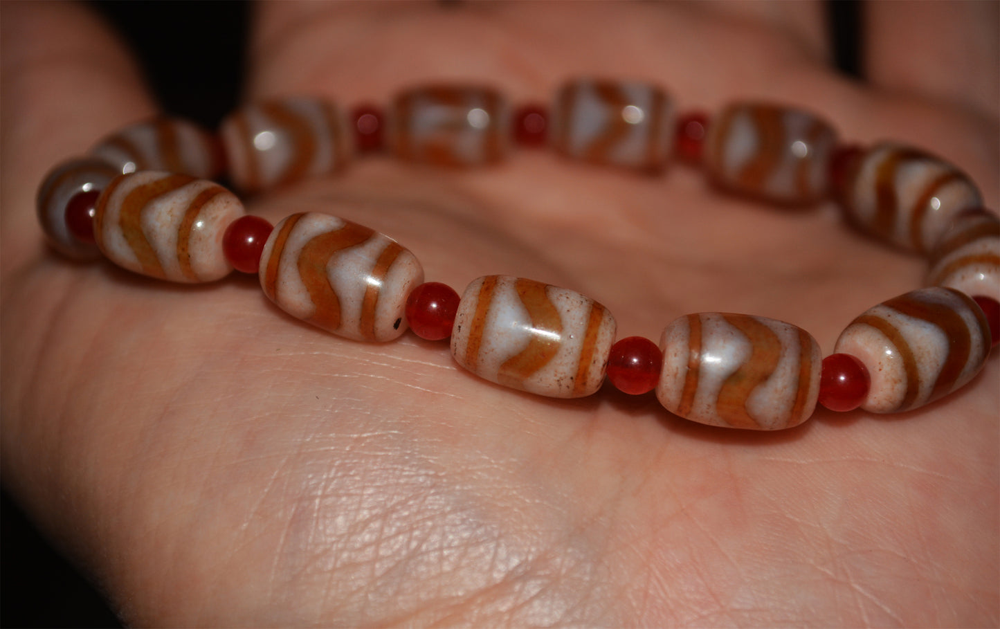 Real Tibetan Ancient Water Wave Tiger Tooth Dzi Bead Bracelet Amulet Mala Himalaya Agate Gzi Tibet Mala Prayer Beads Genuine