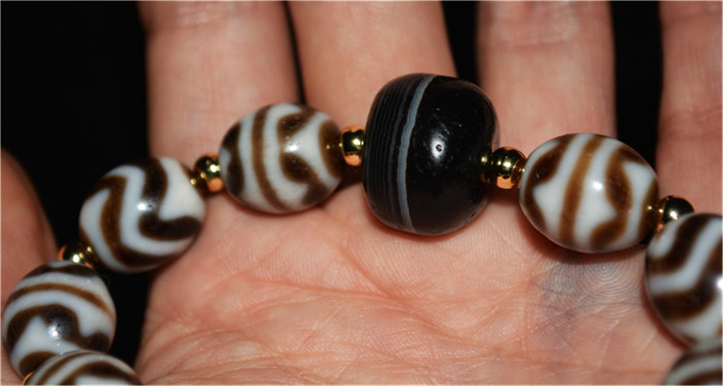 Real Tibetan Ancient Tiger Tooth Dzi Bead Bracelet Amulet Water Wave Zigzag Himalaya Old Antique Genuine Agate Nepal Pure Lotus Gzi Talisman Pendant Mala Prayer Rosary