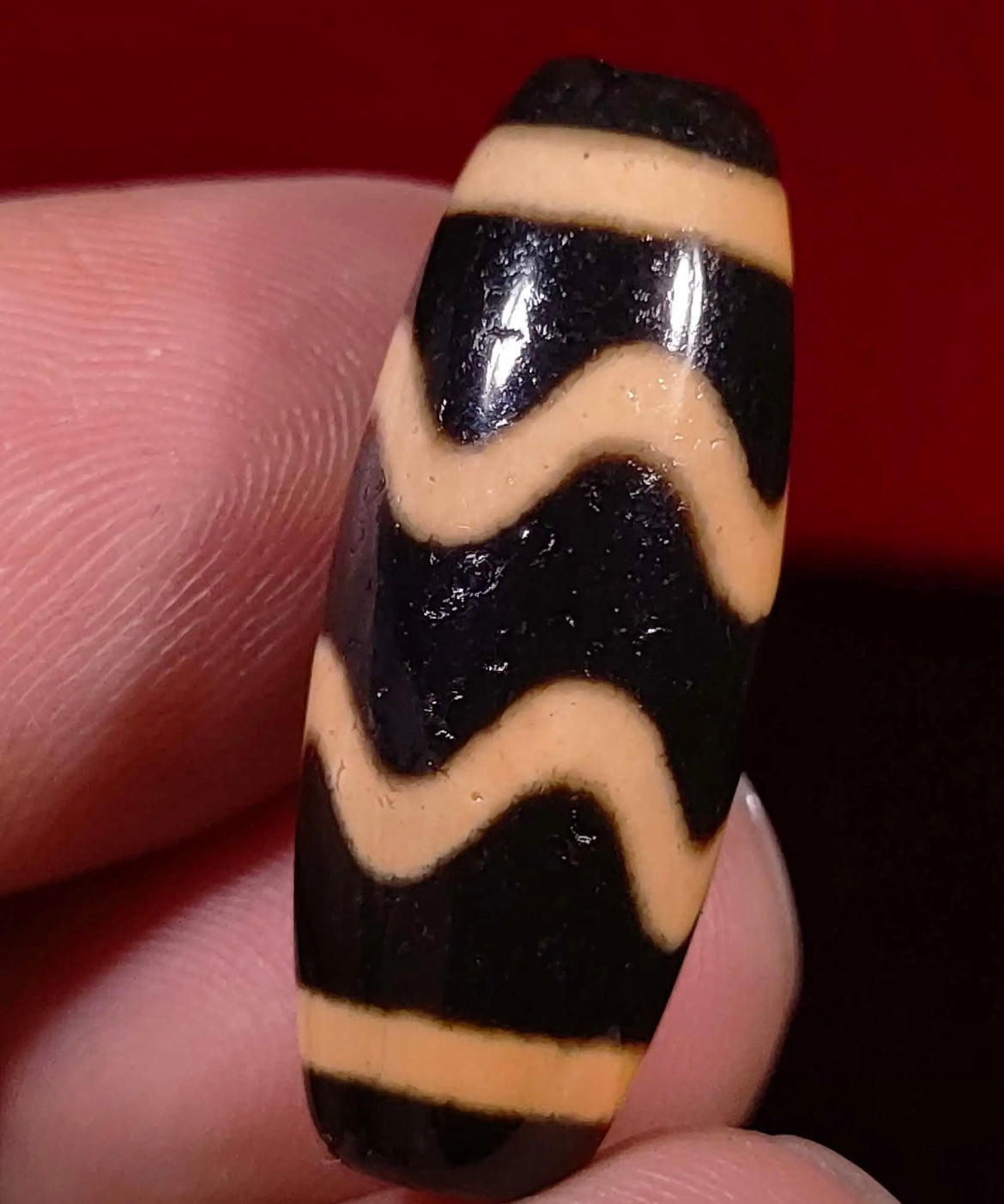 Tibetan Authentic Agate Tiger Tooth Dzi Bead Amulet Pendant Water Wave Motif
