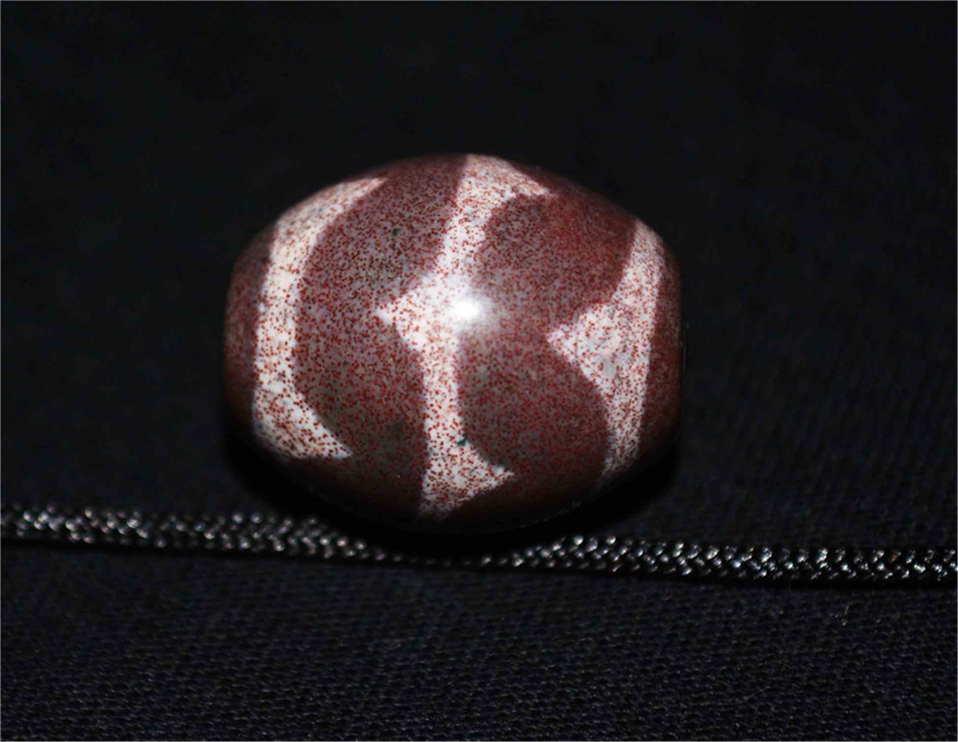 Genuine Ancient Tibetan Tiger Tooth Dzi Bead Amulet Cinnabar Bloodspots Himalaya Pure Water Wave Gzi Pendant Real Old Antique Agate ZigZag Talisman Bracelet