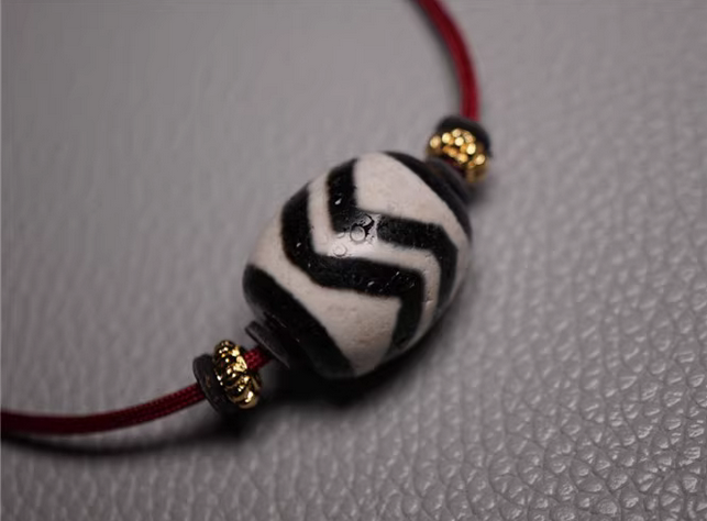 Genuine Tibet Old Ancient Water Wave Dzi Bead Amulet Himalayan Bracelet Pure Tiger Tooth Gzi Old Antique Real Agate ZigZag Talisman