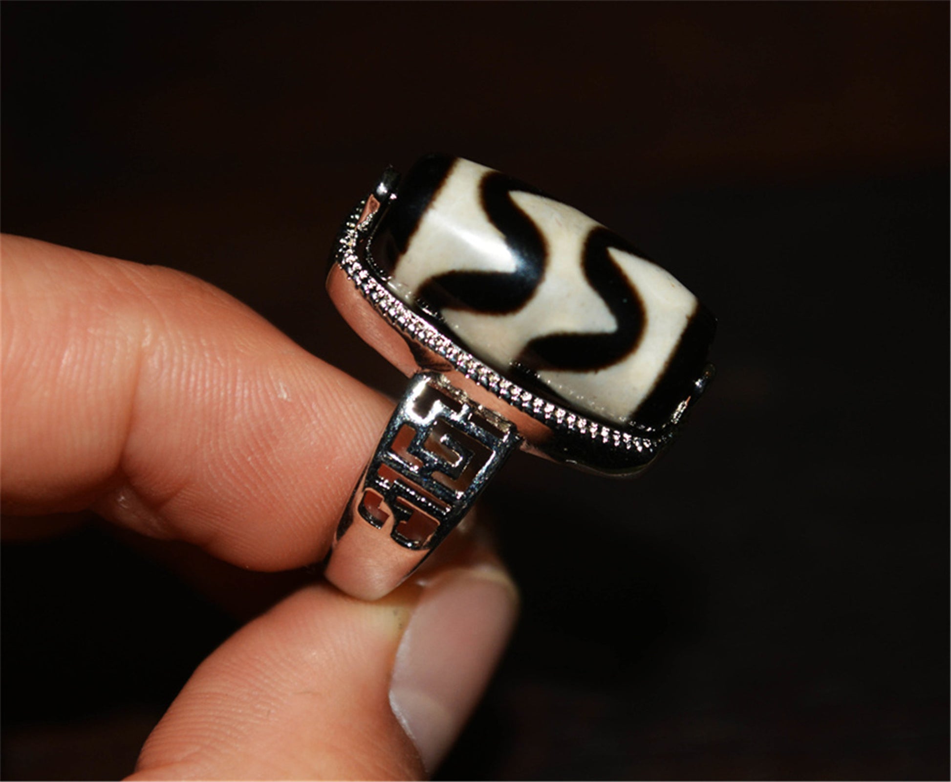 Genuine Tibetan Ancient Tiger Tooth Dzi Bead Ring Amulet Himalaya Zigzag Old Antique Real Agate Nepal Water Wave Pure Gzi Talisman