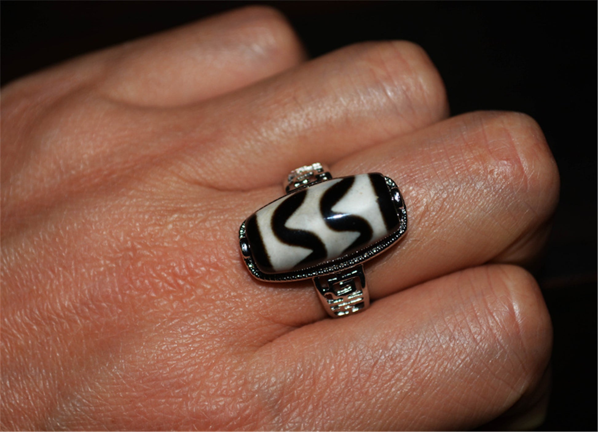Genuine Tibetan Ancient Tiger Tooth Dzi Bead Ring Amulet Himalaya Zigzag Old Antique Real Agate Nepal Water Wave Pure Gzi Talisman