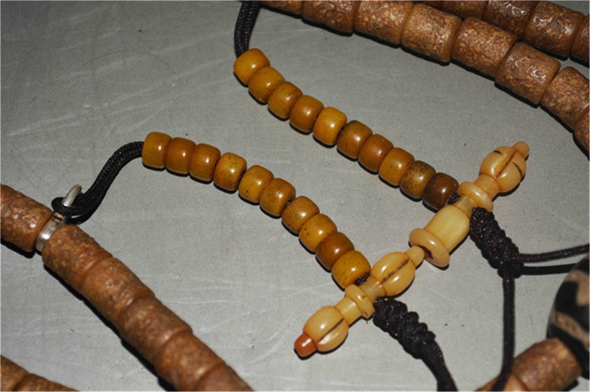 Genuine Tibetan Old Antique Kapala Bone Prayer Beads Mala Rosary 108 Bracelet Himalayan Real Buddhism Worry Necklace Amulet Tiger Tooth Dzi Bead