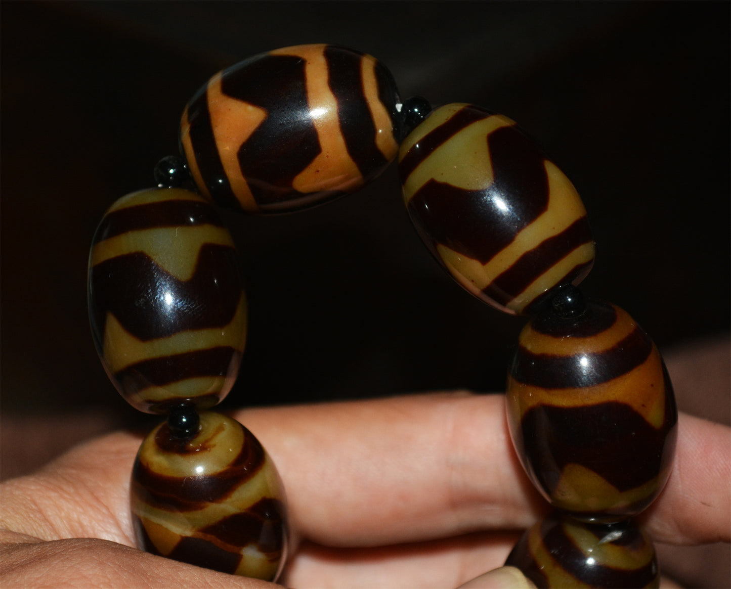 Genuine Tibetan Old Tiger Tooth Dzi Bead Bracelet Amulet Mala Prayer Himalayas Zigzag Water Wave Pure Gzi Talisman