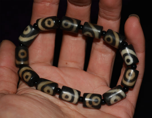 Real Ancient Himalayan Two Eyes Dzi Bead Bracelet Tibet Agate 2 Eyed Pure Gzi Old Antique Talisman Mala