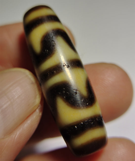 Real Ancient Tibet Tiger Tooth Dzi Bead Amulet Agate Double Water Wave Himalayan Genuine Zigzag Gzi Pendant Talisman