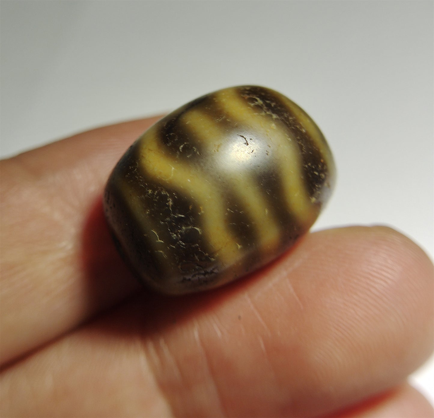 Real Ancient Tibetan Tiger Tooth Dzi Bead Amulet Double Water Wave Himalayas Genuine Zigzag Agate Gzi Pendant Talisman