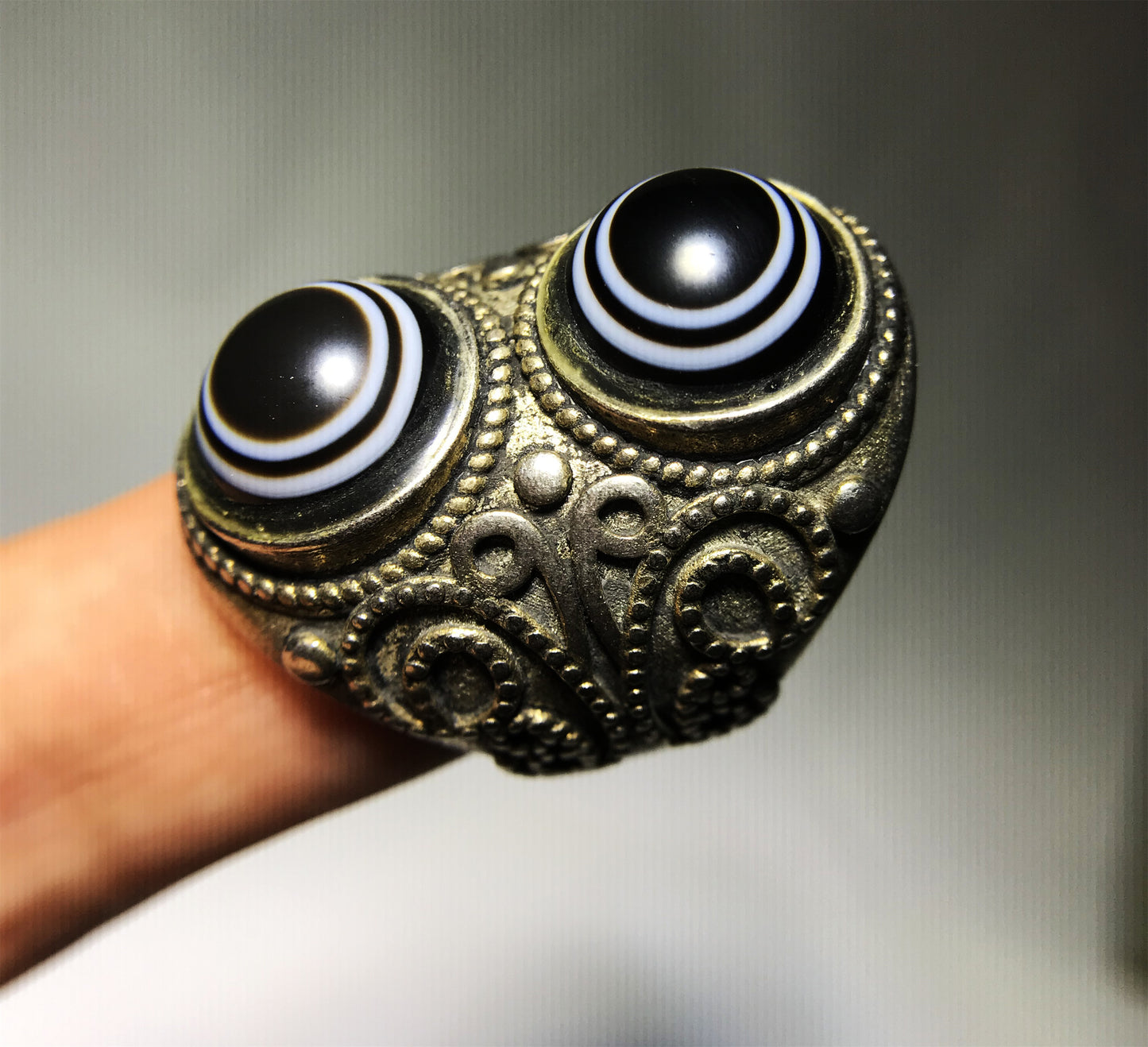 Real Antique One Eye Luk Mik Eye Dzi Bead Ring Tibetan Old Medicine Agate Amulet Himalaya Genuine Banded Natural LukMik Gzi Prayer Talisman