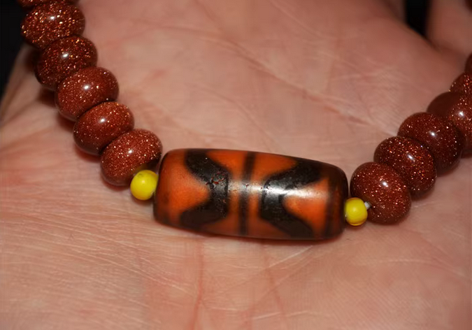 Real Himalayan Old Ancient Water Wave Dzi Bead Amulet Himalayan Bracelet Pure Tiger Tooth Gzi Antique Agate ZigZag Talisman