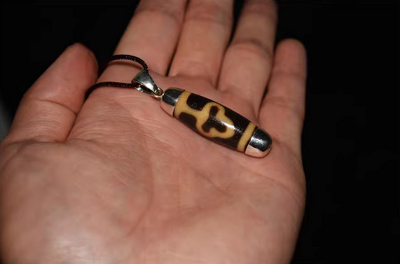 Real Tibet Ancient Bodhi Leaf Dzi Bead Amulet Himalayan Pure Special Gzi Pendant Genuine Old Antique Agate Talisman Bracelet