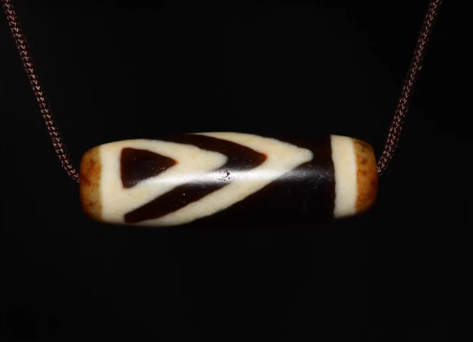 Real Tibet Ancient One Eye Mountain Dzi Bead Pendant Amulet Himalaya Agate Pure Gzi Old Antique Talisman