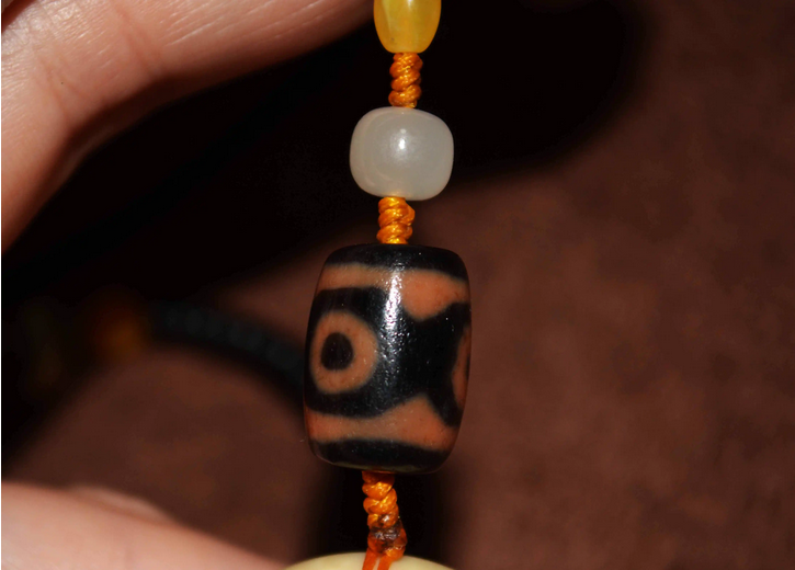 Real Tibet Ancient Three Eyes Tiger Tooth Dzi Bead Amulet Pendant Himalayan Agate Pure Gzi Old Antique Talisman Necklace