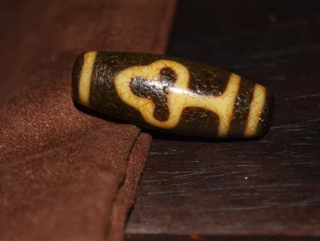 Real Tibetan Ancient Bodhi Leaf Dzi Bead Amulet Himalayan Pure Special Gzi Pendant Genuine Old Antique Agate Talisman Bracelet