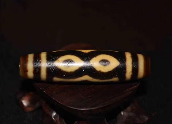 Real Tibetan Ancient Bodhi Leaf Three Eyes Dzi Bead Amulet Himalayan Agate 3 Eyed Pure Gzi Old Antique Talisman Genuine Pendant