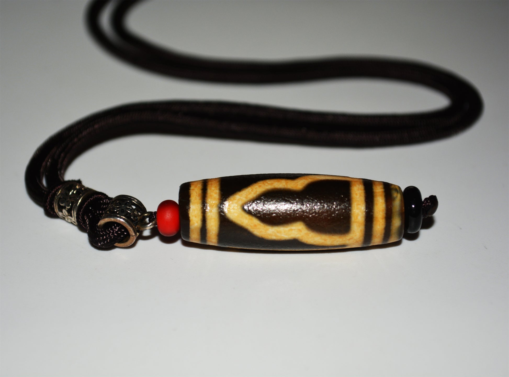 Real Tibetan Ancient One Eyed Mountain Dzi Bead Amulet Himalaya Pure 1 Eye Gzi Pendant Genuine Old Antique Agate Talisman Bracelet