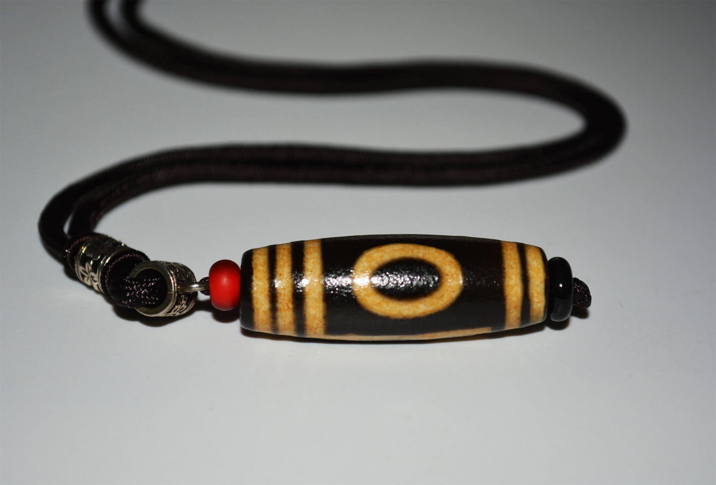 Real Tibetan Ancient One Eyed Mountain Dzi Bead Amulet Himalaya Pure 1 Eye Gzi Pendant Genuine Old Antique Agate Talisman Bracelet