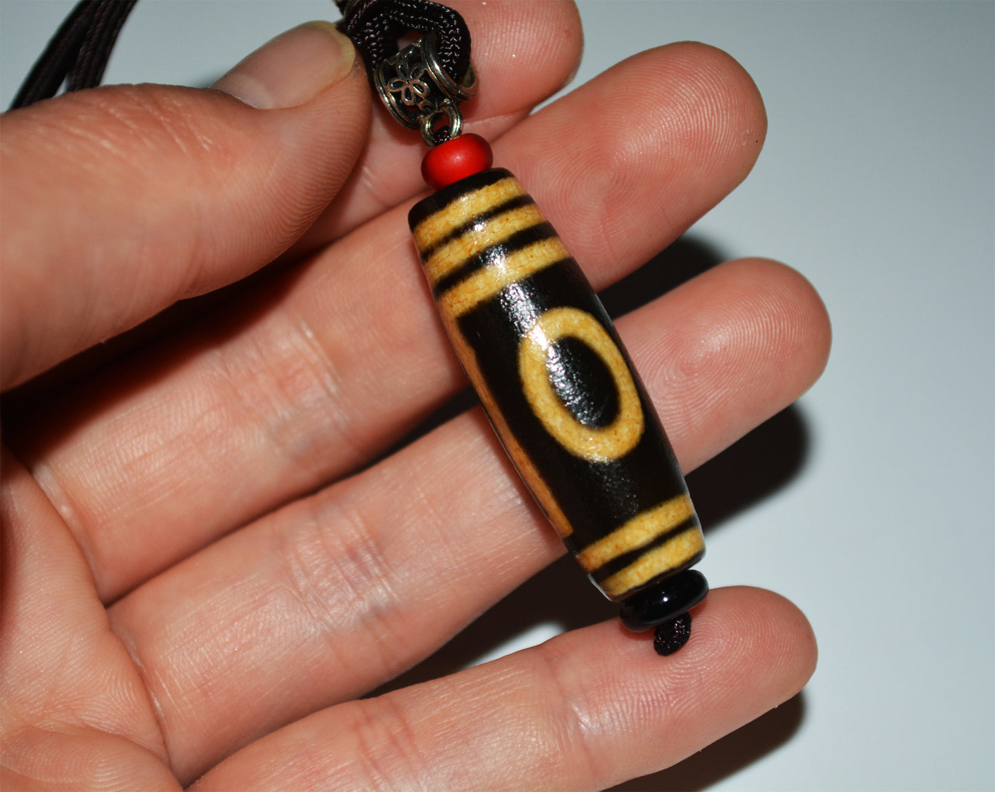 Real Tibetan Ancient One Eyed Mountain Dzi Bead Amulet Himalaya Pure 1 Eye Gzi Pendant Genuine Old Antique Agate Talisman Bracelet