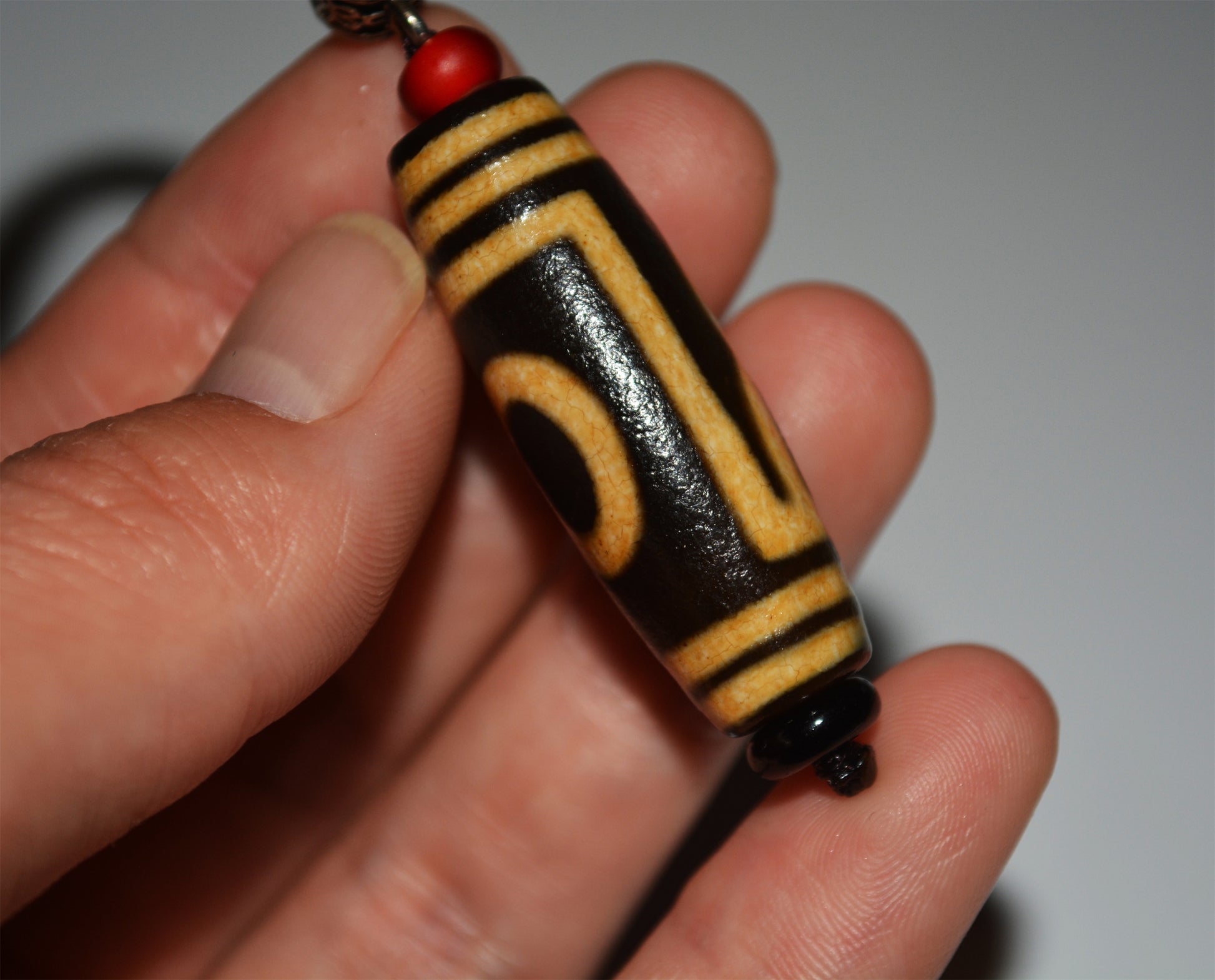 Real Tibetan Ancient One Eyed Mountain Dzi Bead Amulet Himalaya Pure 1 Eye Gzi Pendant Genuine Old Antique Agate Talisman Bracelet