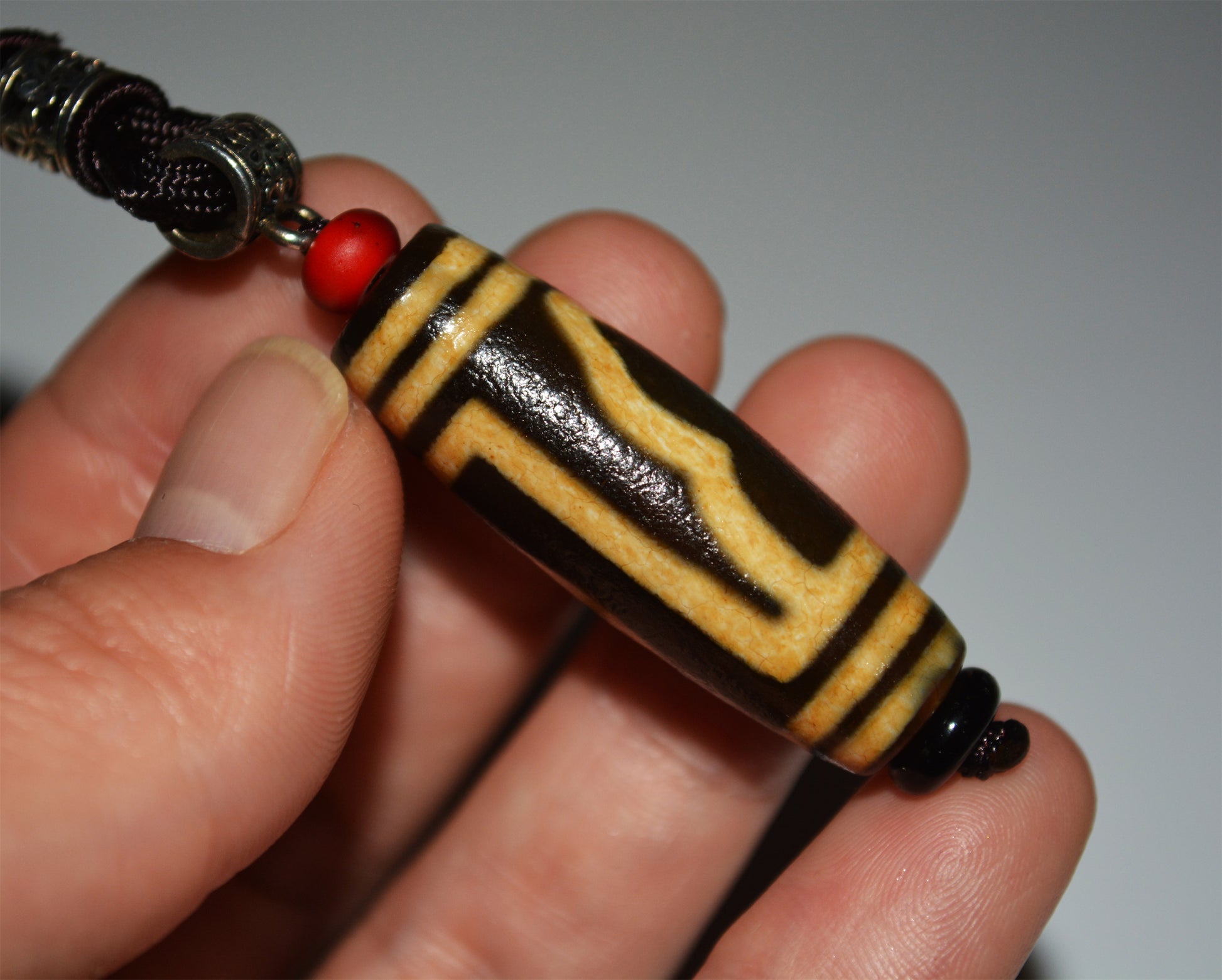 Real Tibetan Ancient One Eyed Mountain Dzi Bead Amulet Himalaya Pure 1 Eye Gzi Pendant Genuine Old Antique Agate Talisman Bracelet