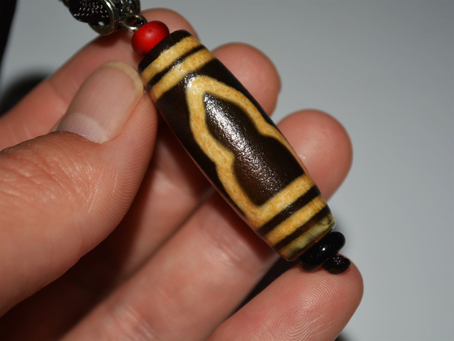 Real Tibetan Ancient One Eyed Mountain Dzi Bead Amulet Himalaya Pure 1 Eye Gzi Pendant Genuine Old Antique Agate Talisman Bracelet