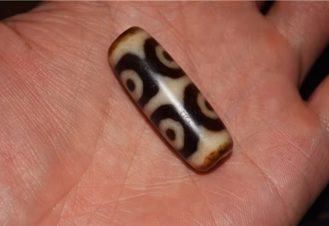 Real Tibet Ancient Six Eyes Dzi Bead Amulet Pendant Himalaya Agate 6 Eyed Gzi Old Antique Talisman