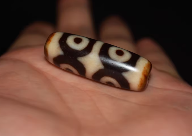 Real Tibet Ancient Six Eyes Dzi Bead Amulet Pendant Himalaya Agate 6 Eyed Gzi Old Antique Talisman